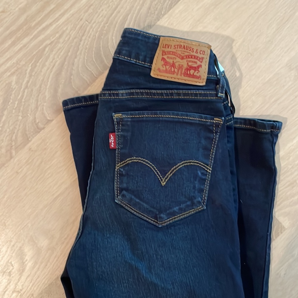 Levi’s 711 skinny jeans
